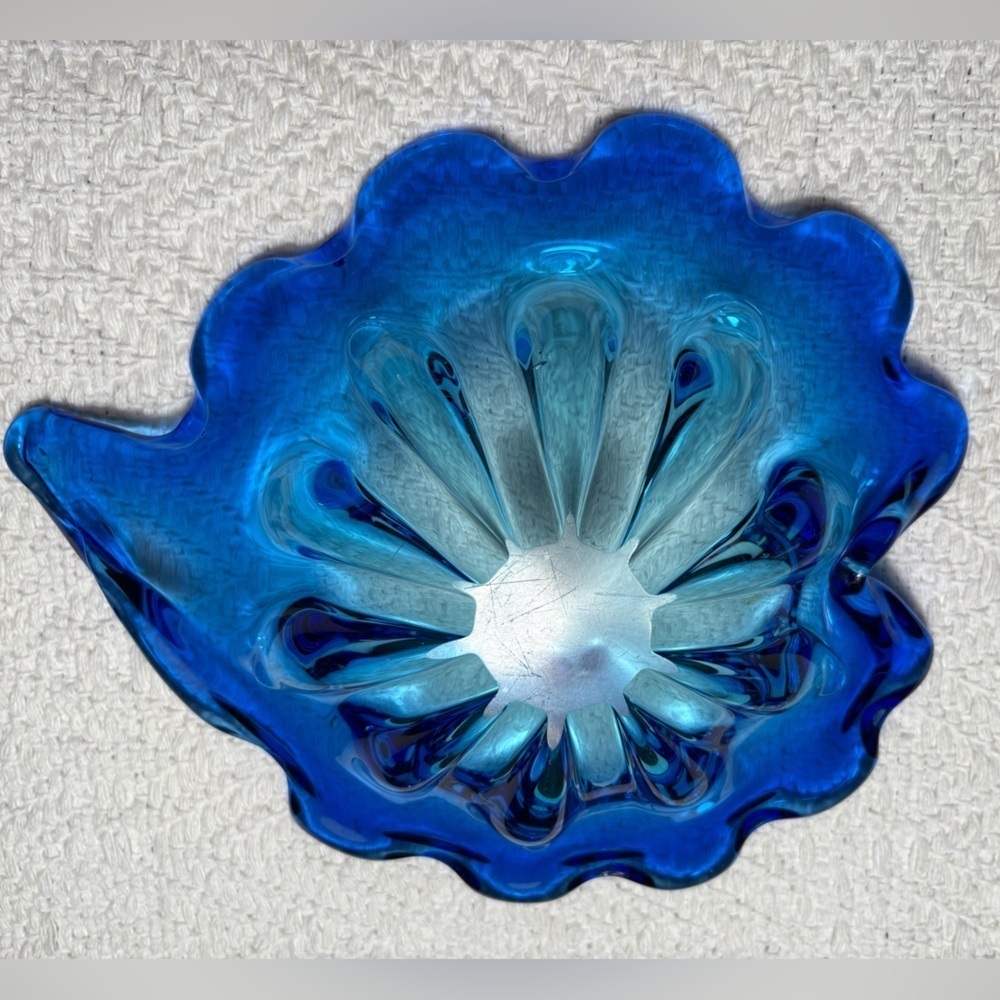 Blue Flower Petal Shaped Bowl-Preowned Condition. No Cracks or Chips.